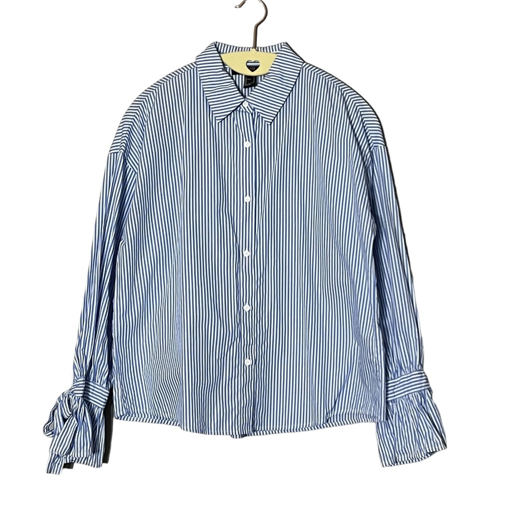 Forever 21 Contemporary Women’s White & Light Blue Striped Long Sleeve Blouse